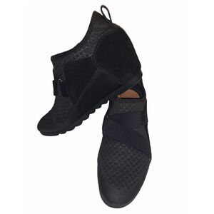 Bare Traps Posture Womens Axle Black Wedge‎ Booties Size 6.5 2254302